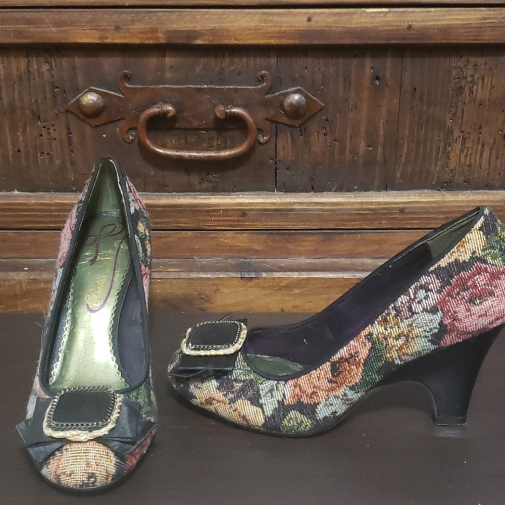 FINAL! MOVING Poetic License Shoes (sz. 38)